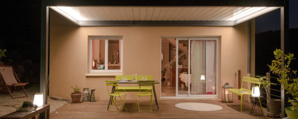 pergola bioclimatique adossée de nuit