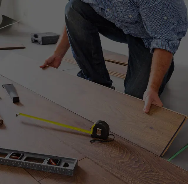 INSTALLER DU PARQUET DANS LA SALLE DE BAINS